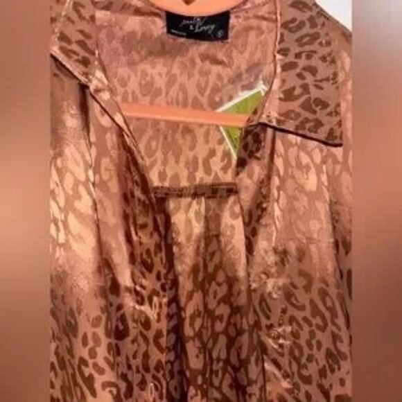NWT, unworn Milk & Honey Peach Satin Blouse for ladies LACE SHINY FINISH MEDIUM - Picture 6 of 11